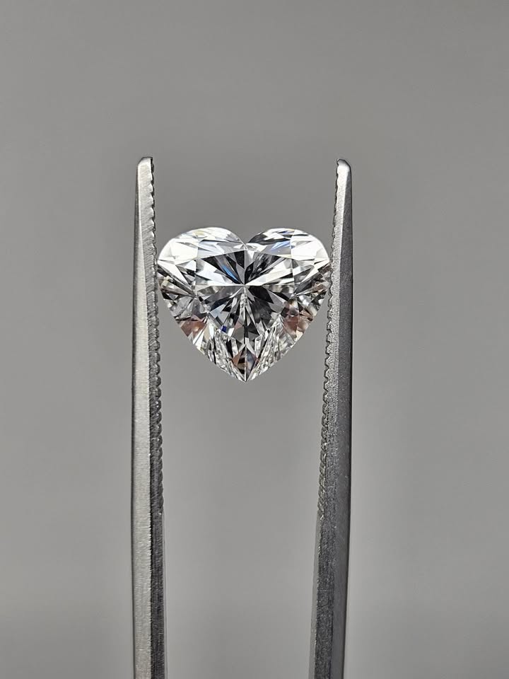 Scintillating New IGI Certified 2.08ct Heart Shape Lab Grown Diamond VVS2