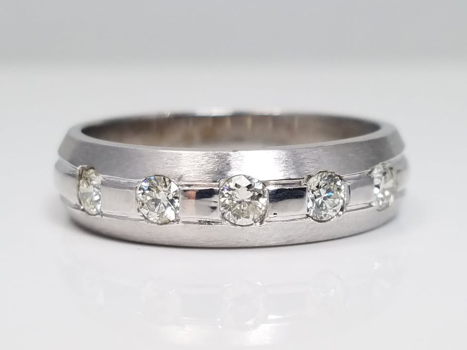 Dazzling 14k White Gold Natural Diamond Wedding Ring Band