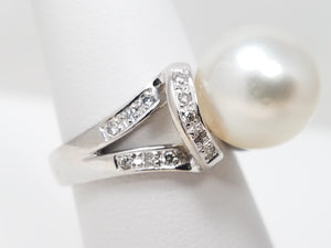 Extravagant 18k White Gold Cultured South Sea Pearl Natural Diamond Ring