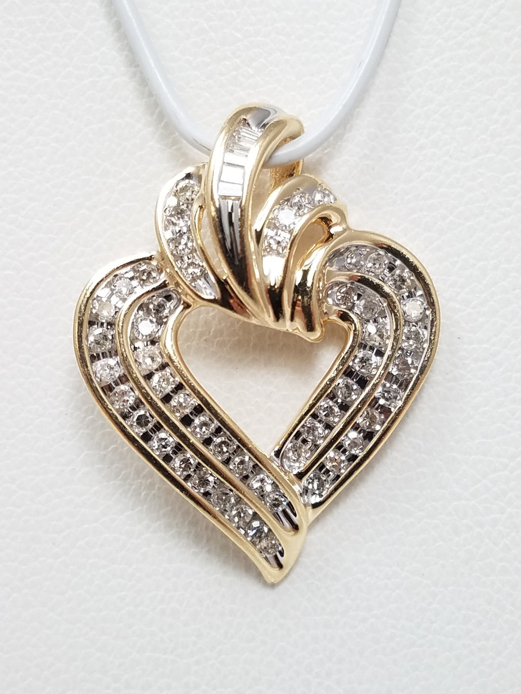 Sweet 14k Yellow Gold Natural Diamond Heart Pendant