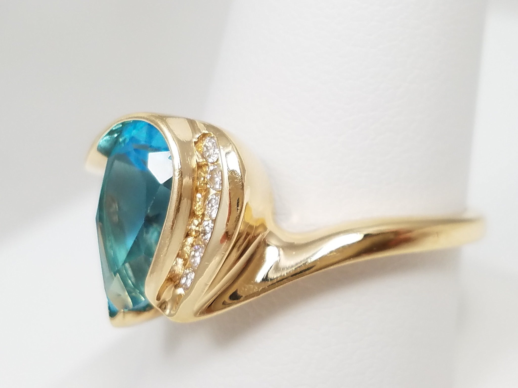 Eye-Catching Natural Blue Topaz 14k Yellow Gold Ring