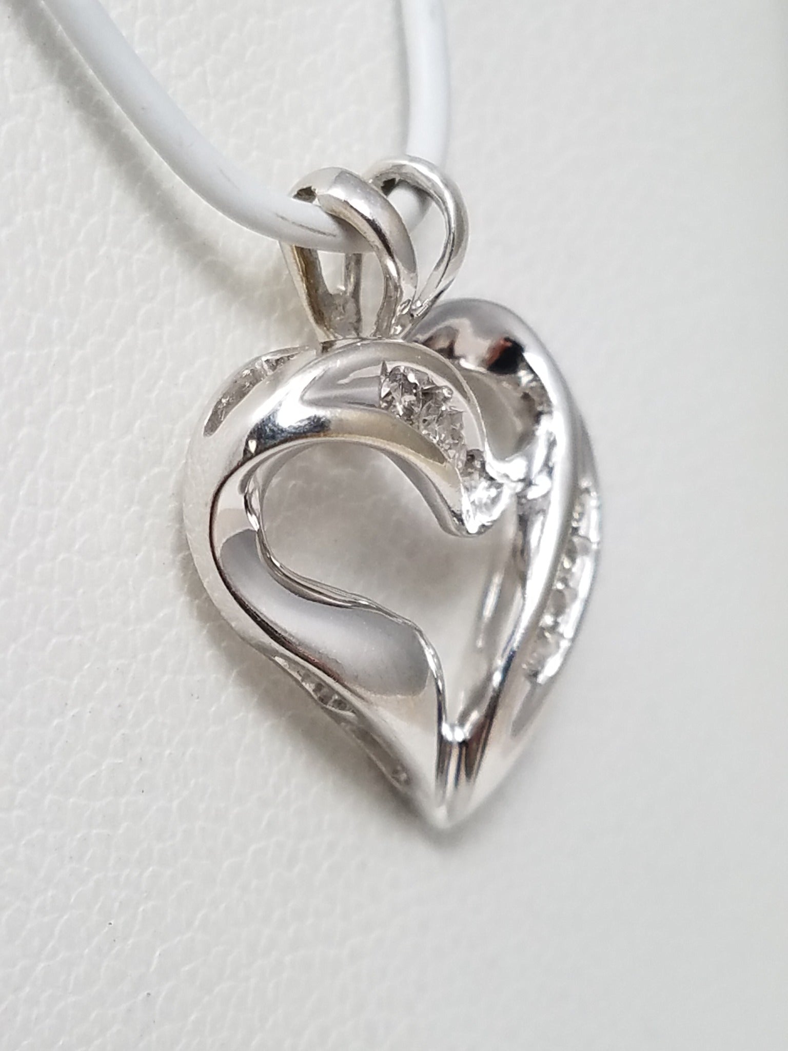 Classic 10k White Gold Natural Diamond Heart Pendant