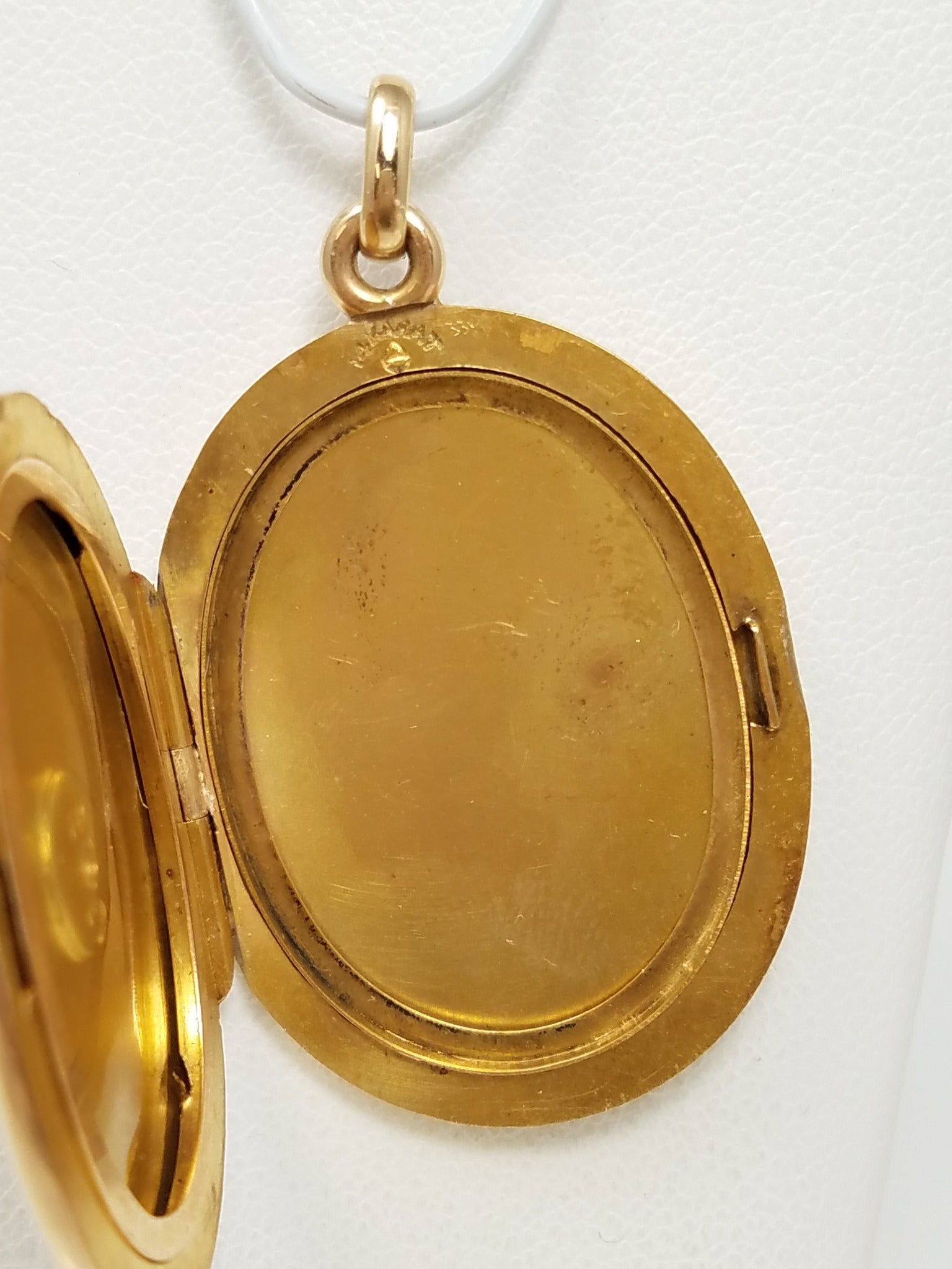 Remarkable 14k Yellow Gold Large Opening Locket Pendant