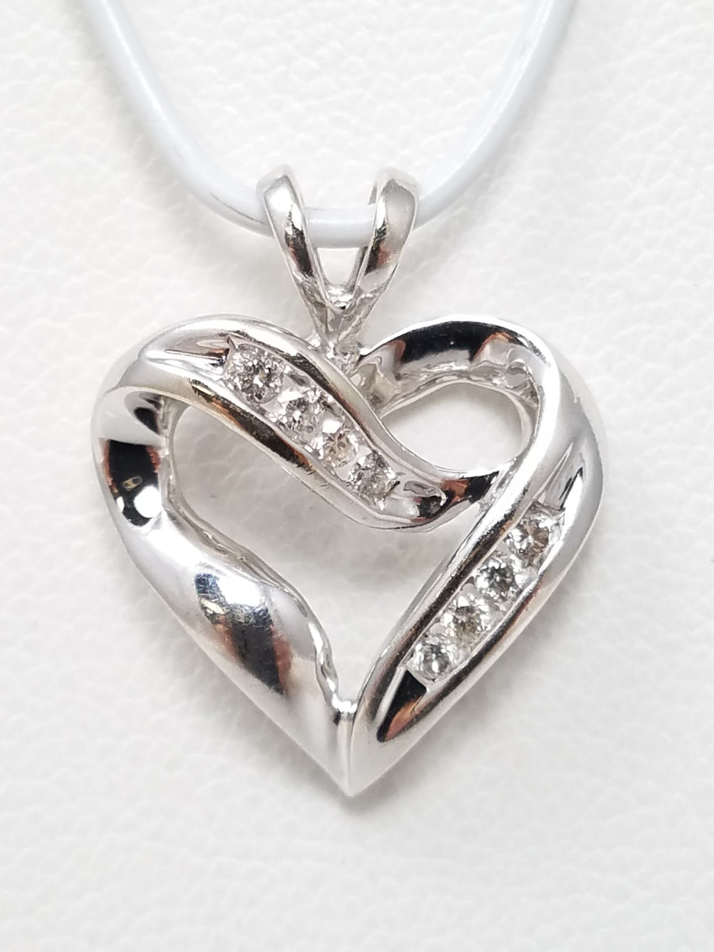 Classic 10k White Gold Natural Diamond Heart Pendant