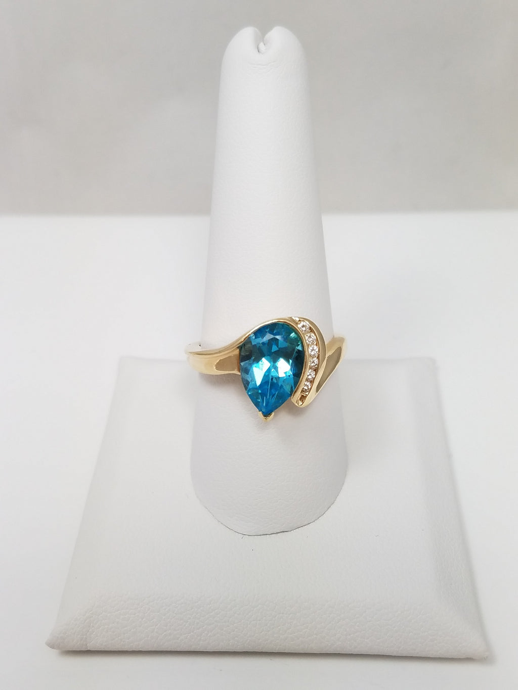 Eye-Catching Natural Blue Topaz 14k Yellow Gold Ring