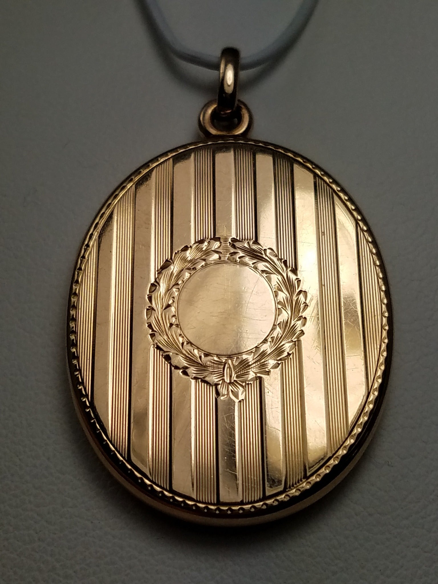 Remarkable 14k Yellow Gold Large Opening Locket Pendant