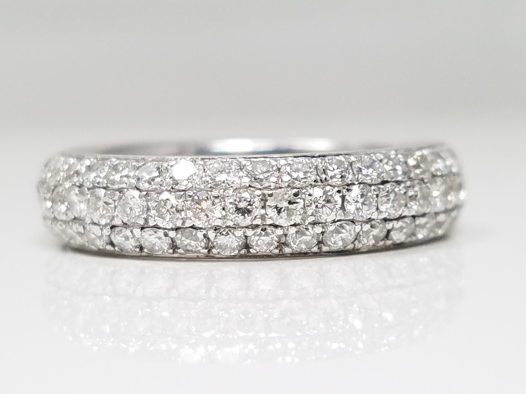 Stunning 18k White Gold Natural Diamond Pave Ring Band