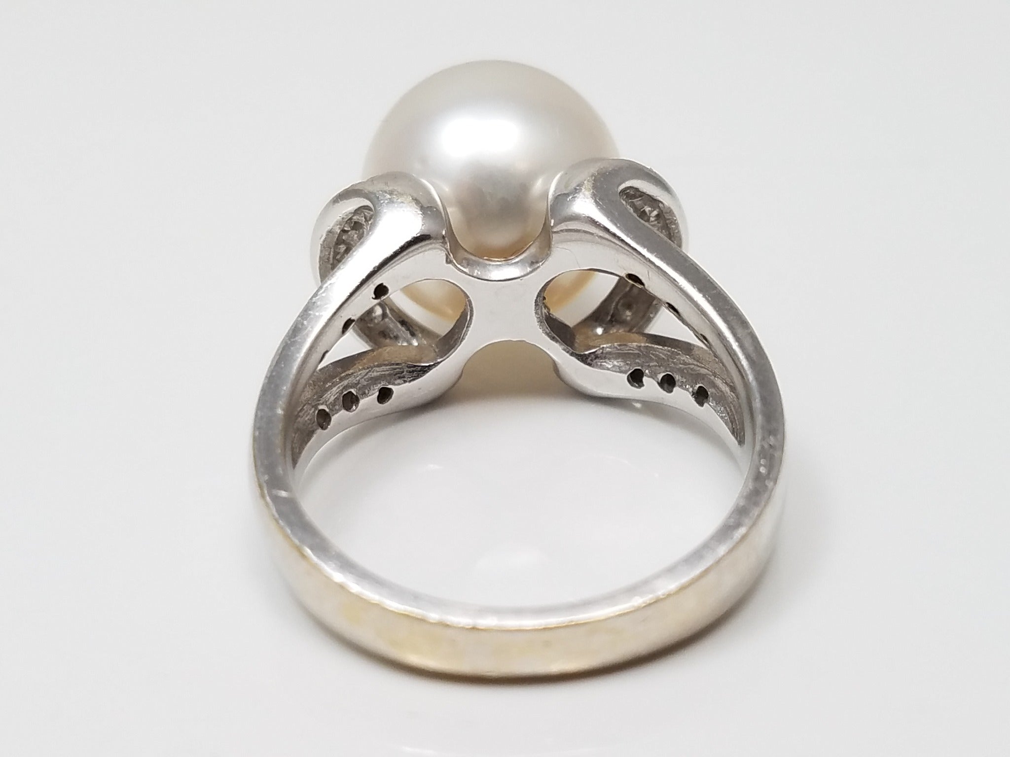 Extravagant 18k White Gold Cultured South Sea Pearl Natural Diamond Ring