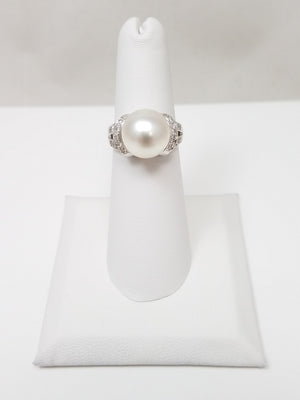 Extravagant 18k White Gold Cultured South Sea Pearl Natural Diamond Ring