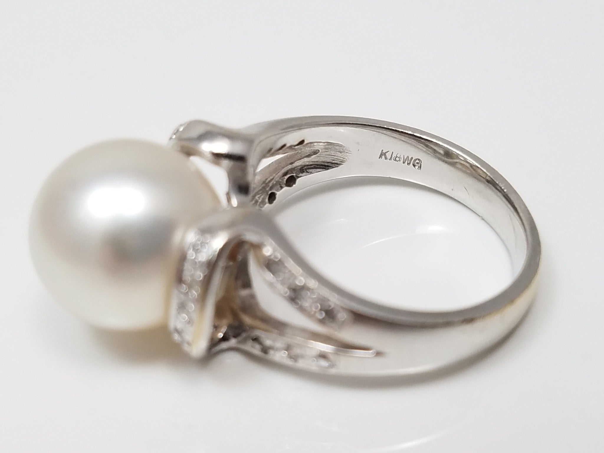 Extravagant 18k White Gold Cultured South Sea Pearl Natural Diamond Ring