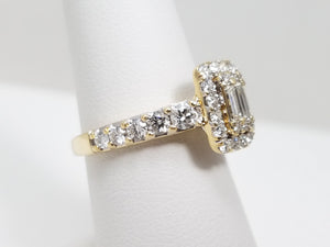 Gleaming 14k Yellow Gold Natural Diamond Engagement Ring