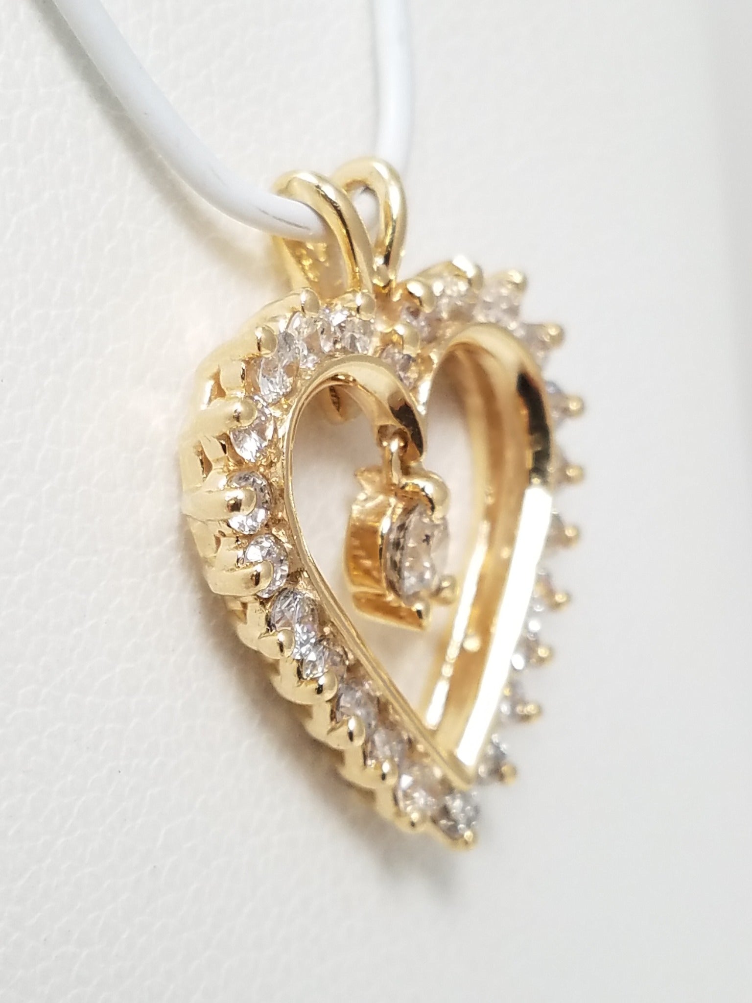 Gorgeous 14k Yellow Gold Natural Diamond Heart Dangle Pendant