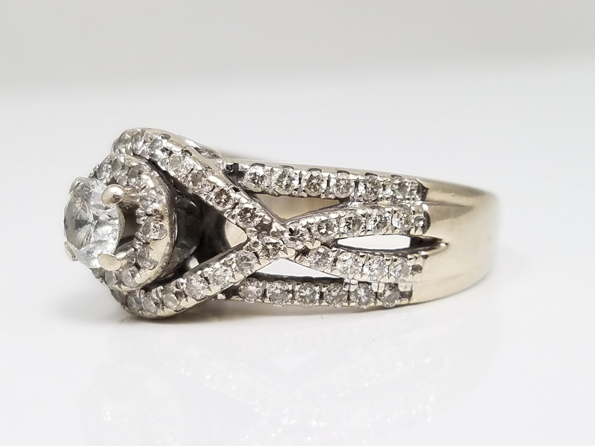 Shimmering 14k White Gold 1ctw Natural Diamond Engagement Ring