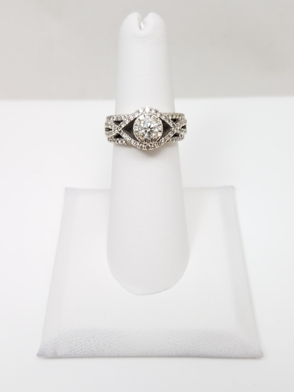 Shimmering 14k White Gold 1ctw Natural Diamond Engagement Ring