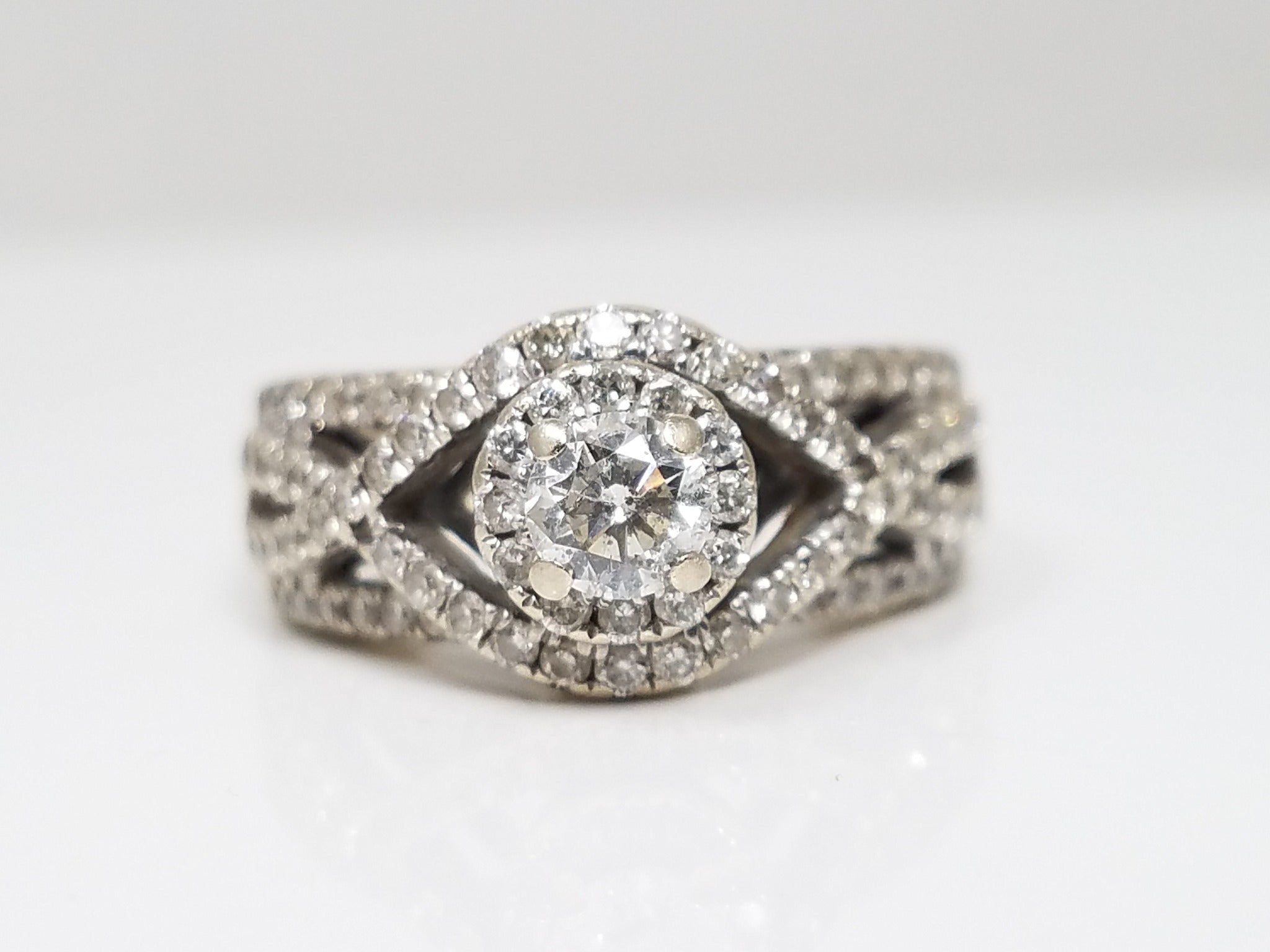 Shimmering 14k White Gold 1ctw Natural Diamond Engagement Ring