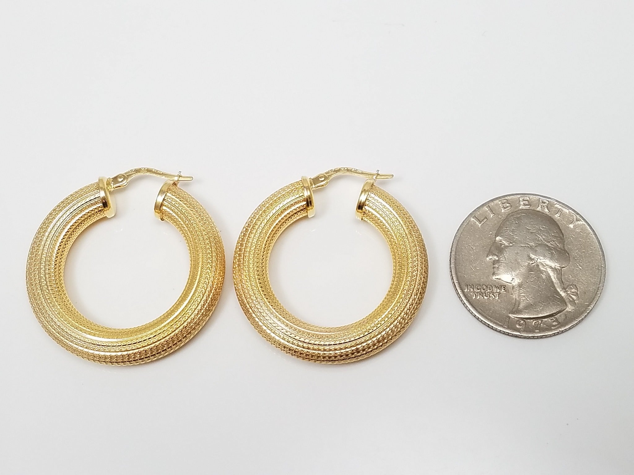Attractive 14k Yellow Gold Hollow Textured Italian Hoop Earrings