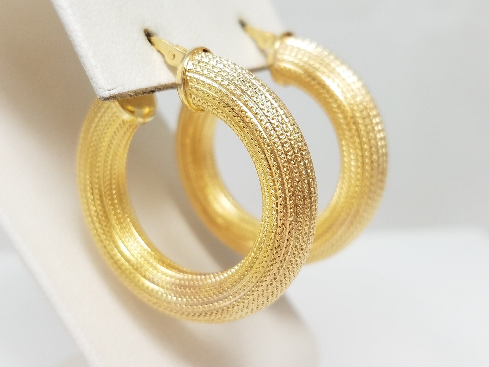 Attractive 14k Yellow Gold Hollow Textured Italian Hoop Earrings