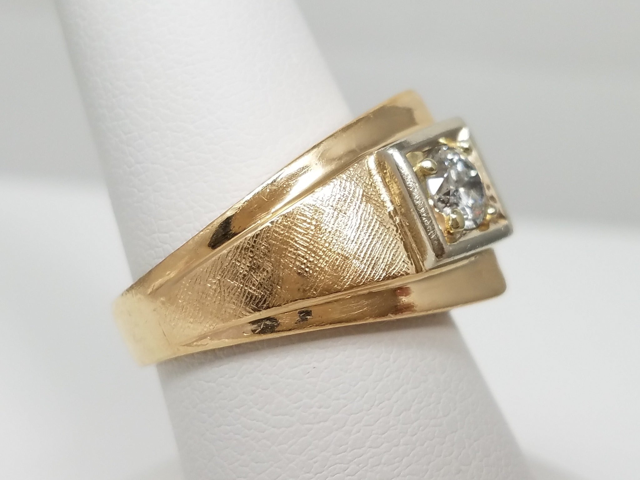 Chic Vintage 14k Yellow Gold Natural Diamond Solitaire Ring