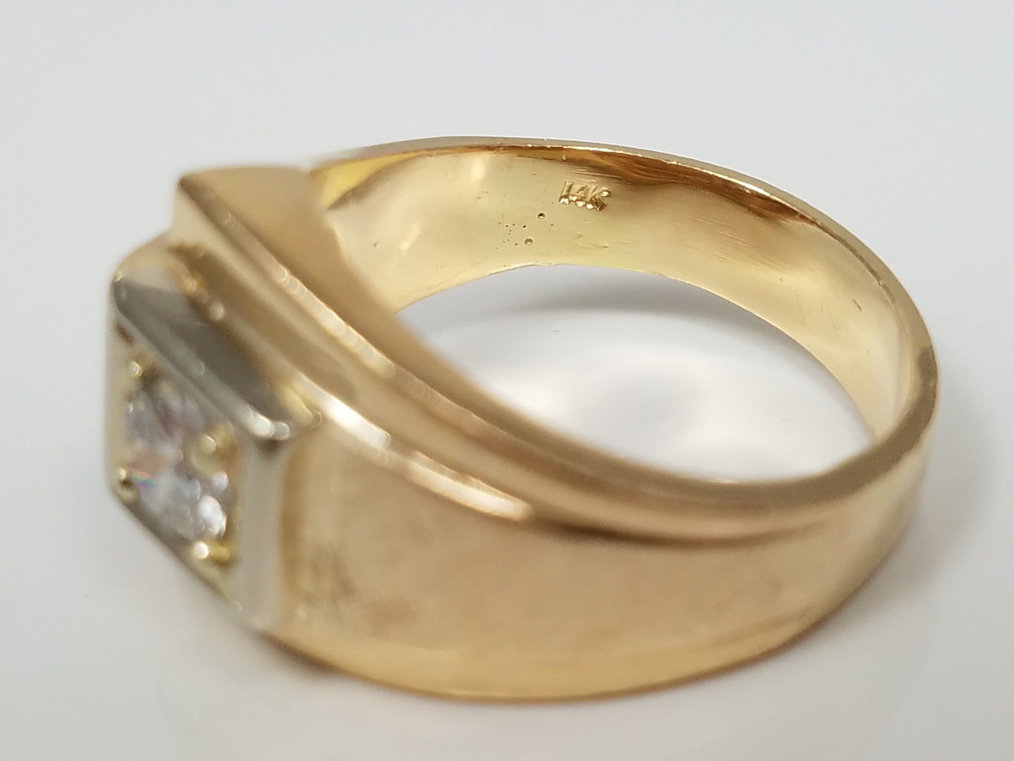 Chic Vintage 14k Yellow Gold Natural Diamond Solitaire Ring