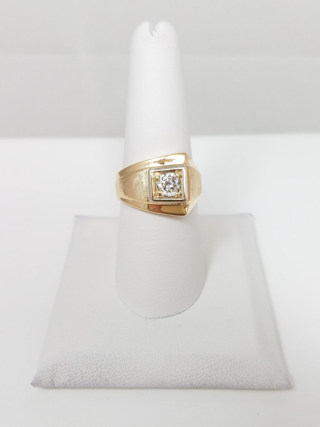 Chic Vintage 14k Yellow Gold Natural Diamond Solitaire Ring