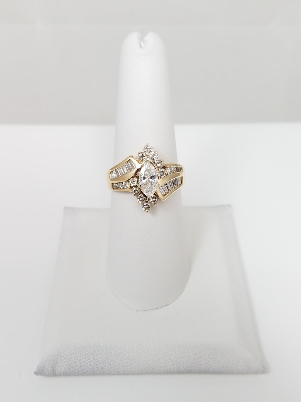 Glamorous 14k Yellow Gold 1.25ctw Natural Diamond Engagement Ring