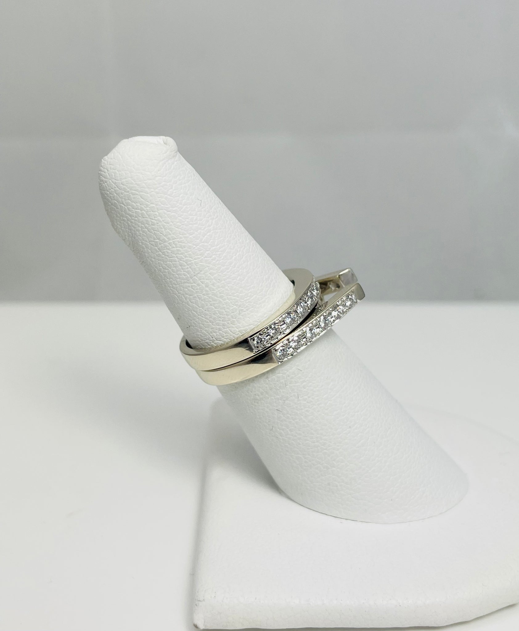 Classic 18k White Gold Diamond Engagement Ring Mount & Band
