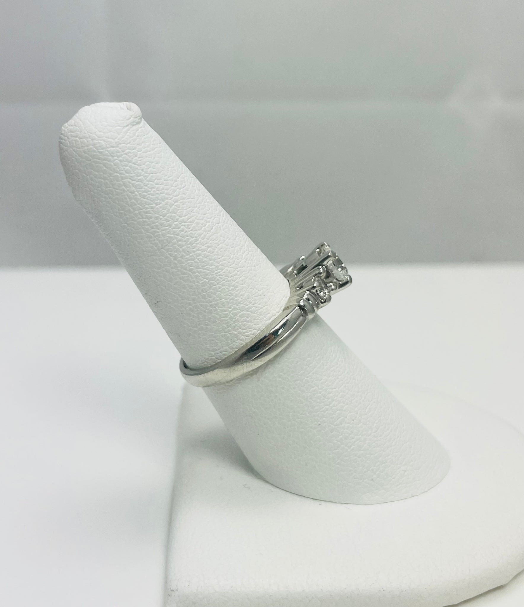 Dazzling 1ctw Natural Diamond Platinum Engagement Ring