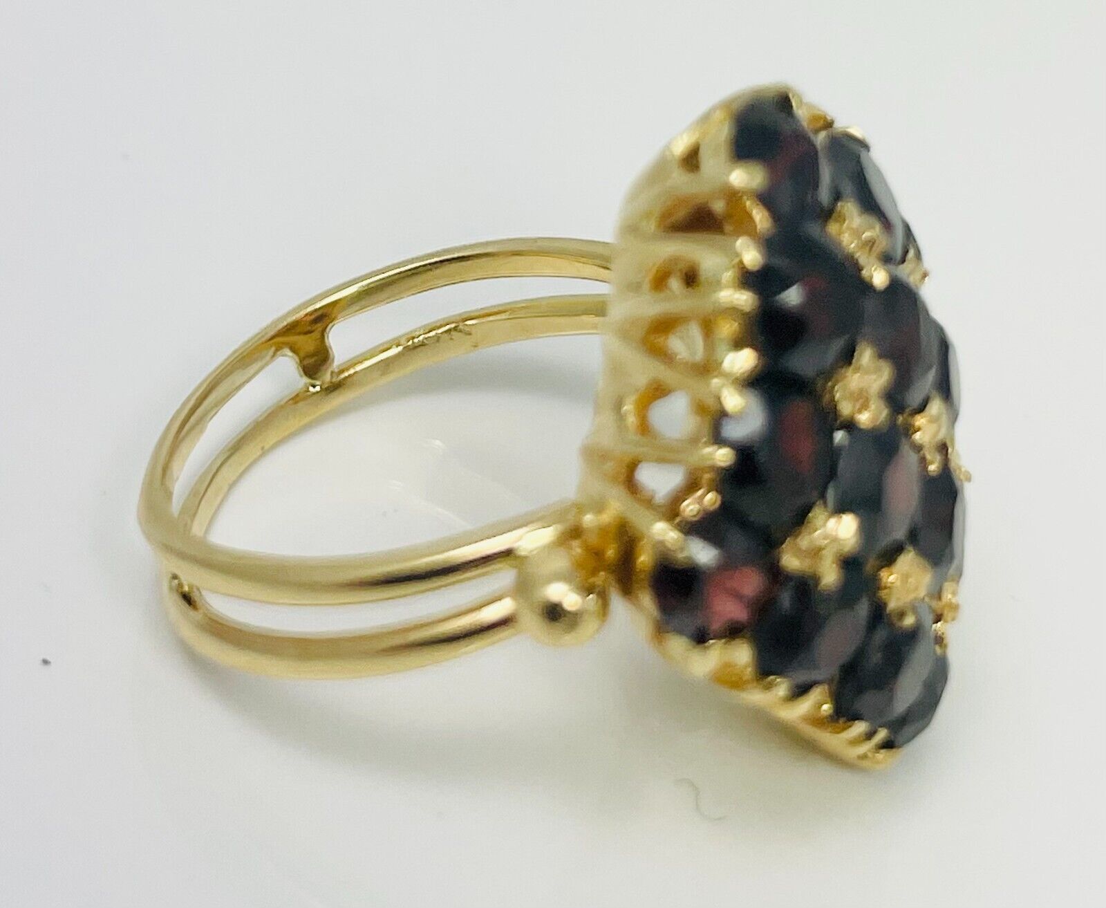 Vintage 18k Yellow Gold 4ctw Natural Garnet Ring