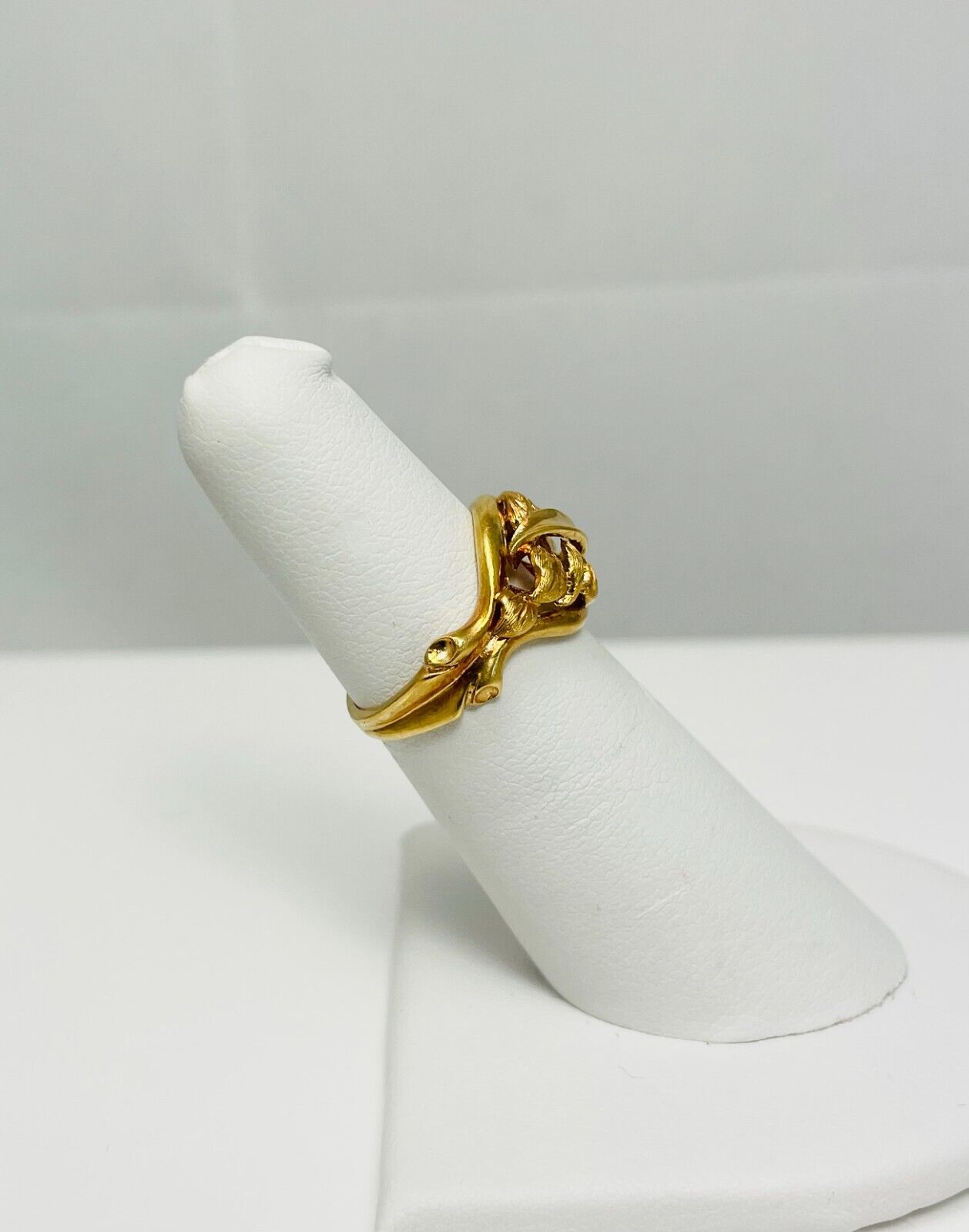 Unique Vintage 18k Yellow Gold Ring
