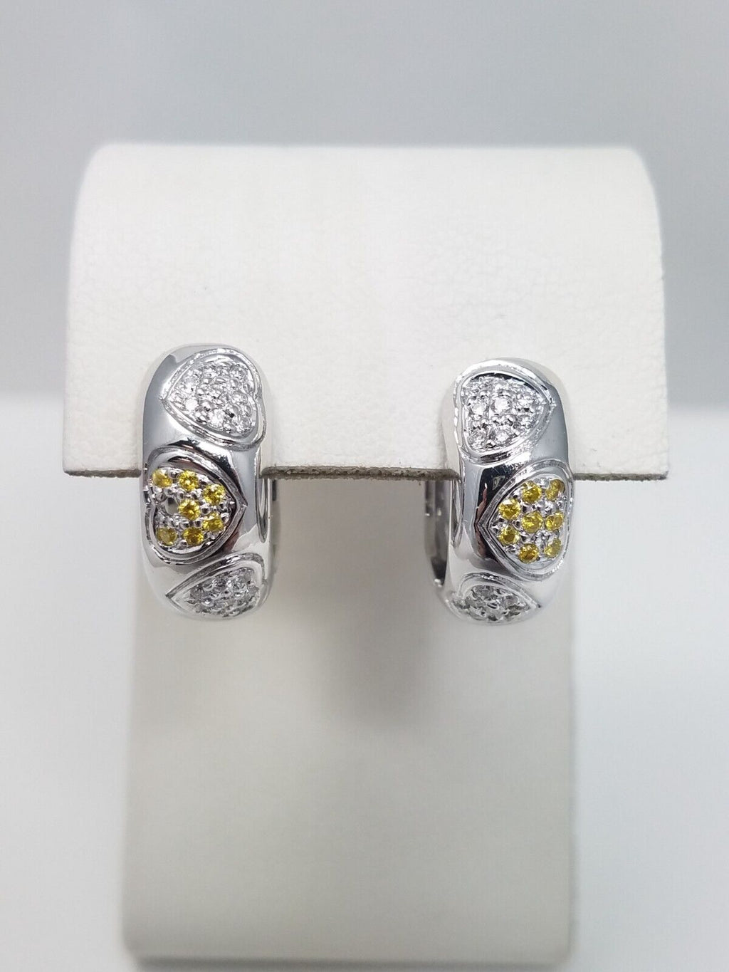 18k White Gold Natural Diamond Huggy Hoop Earrings