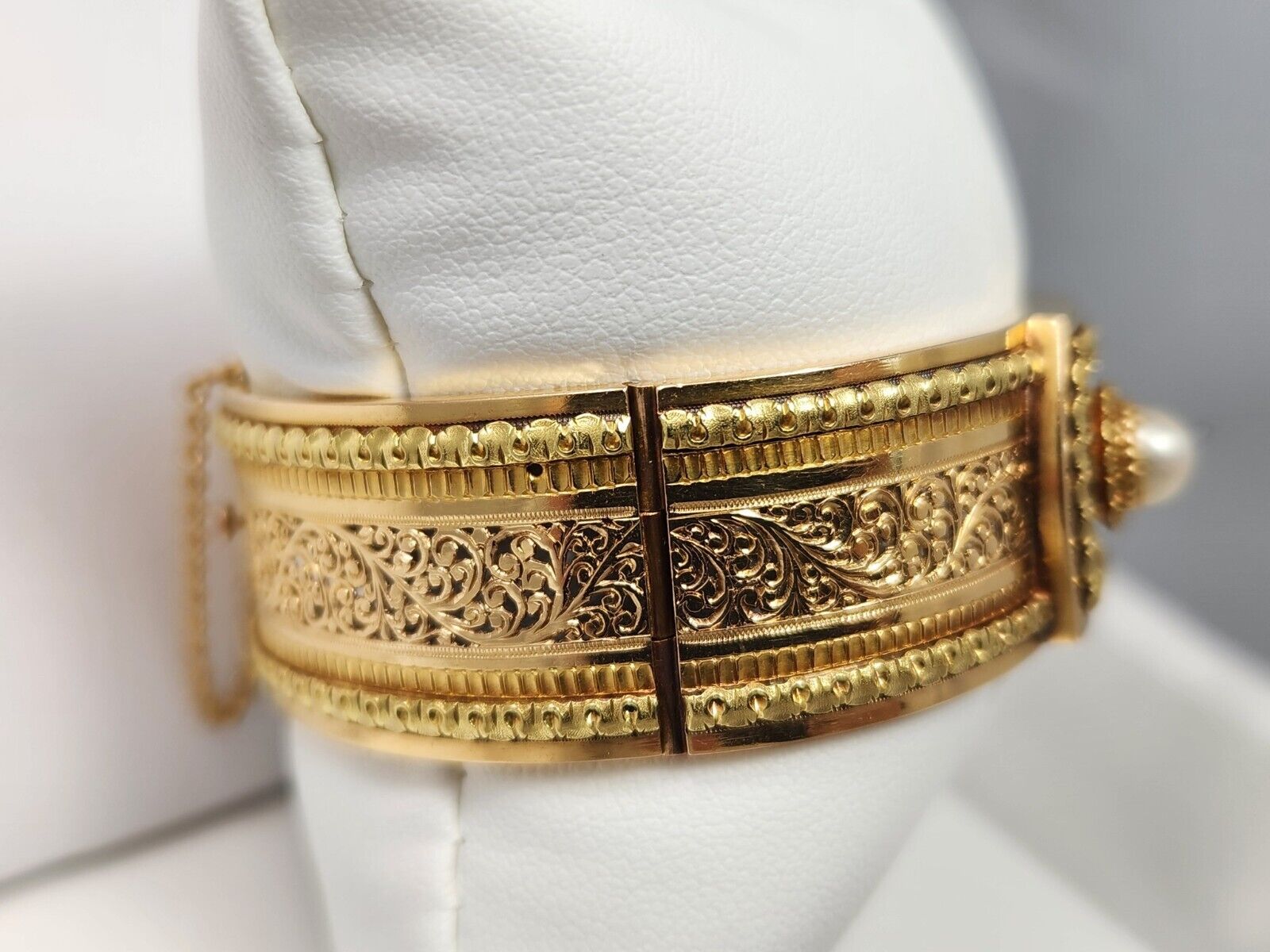 French Victorian 18k Gold Buckle Style Bangle Bracelet