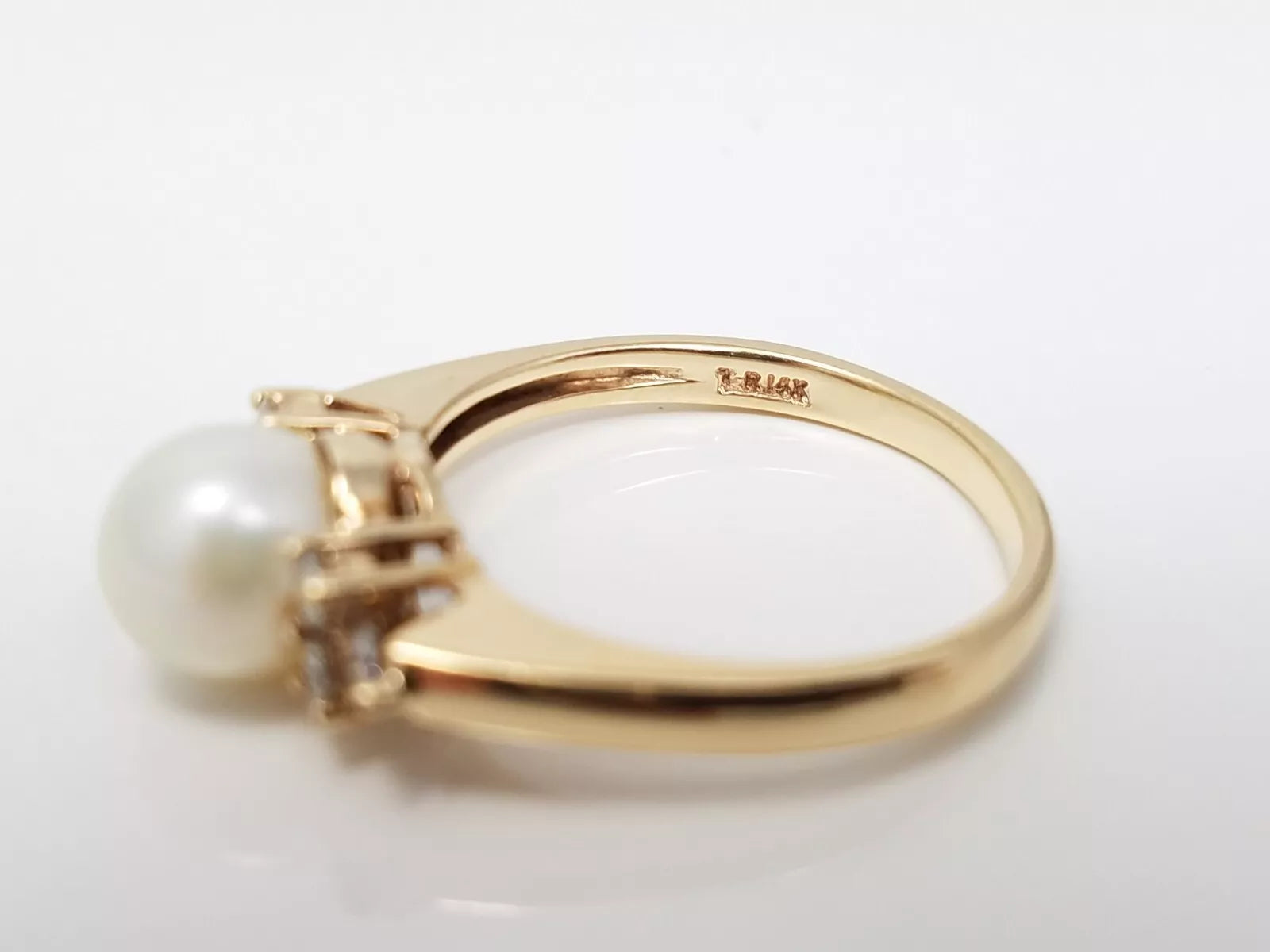 14k Yellow Gold 7.5mm Cultured Pearl Natural Diamond Ring