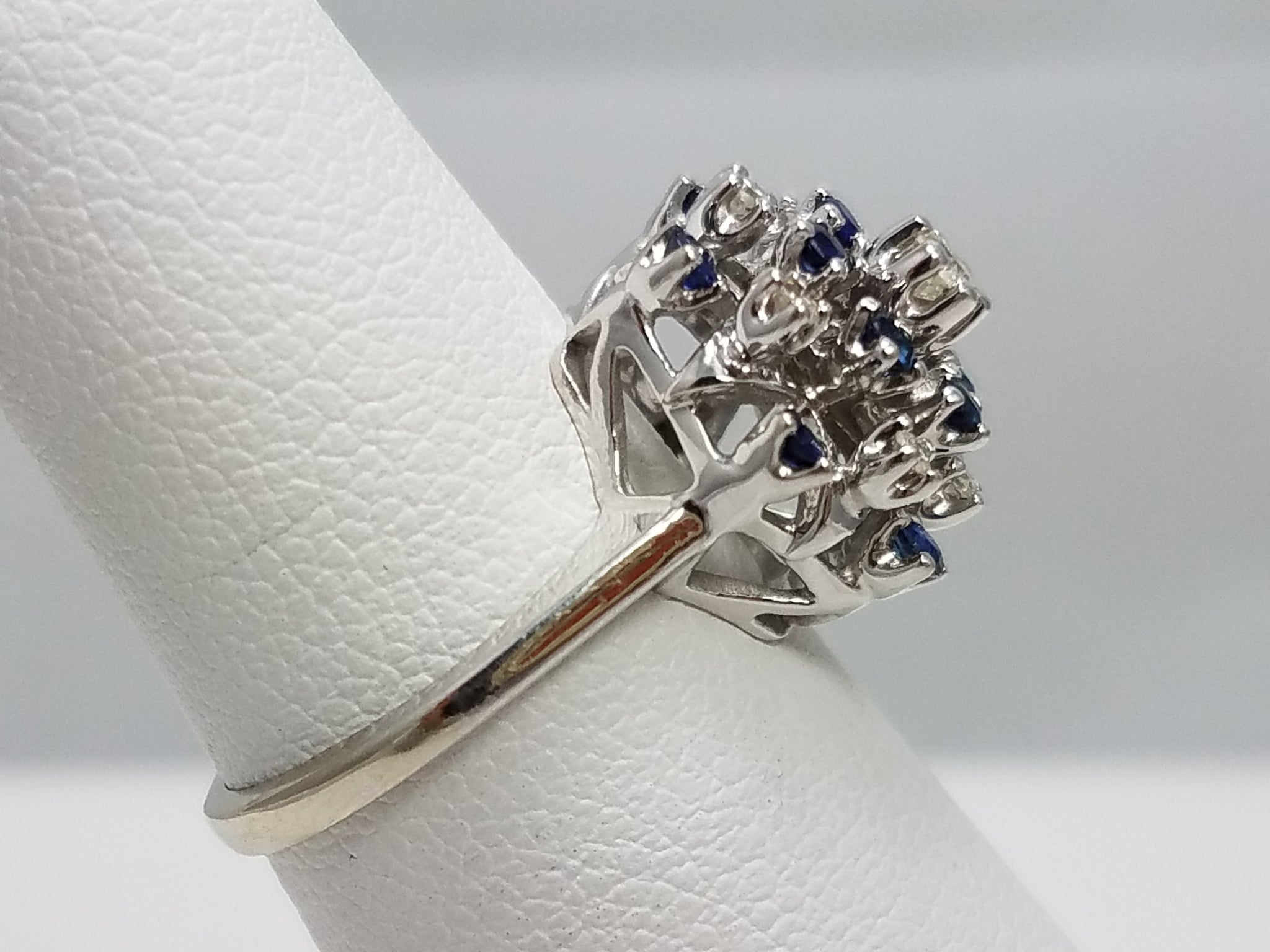 Fun Vintage Natural Sapphire Diamond 14k White Gold Flower Ring