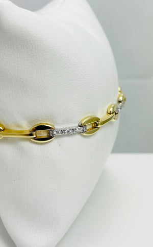 Sophisticated 18k Gold Natural Diamond Bracelet