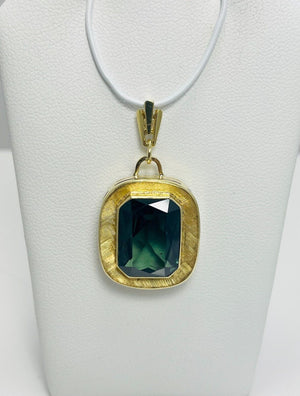 Cheery 10ct Synthetic Green Spinel 14k Gold Pendant