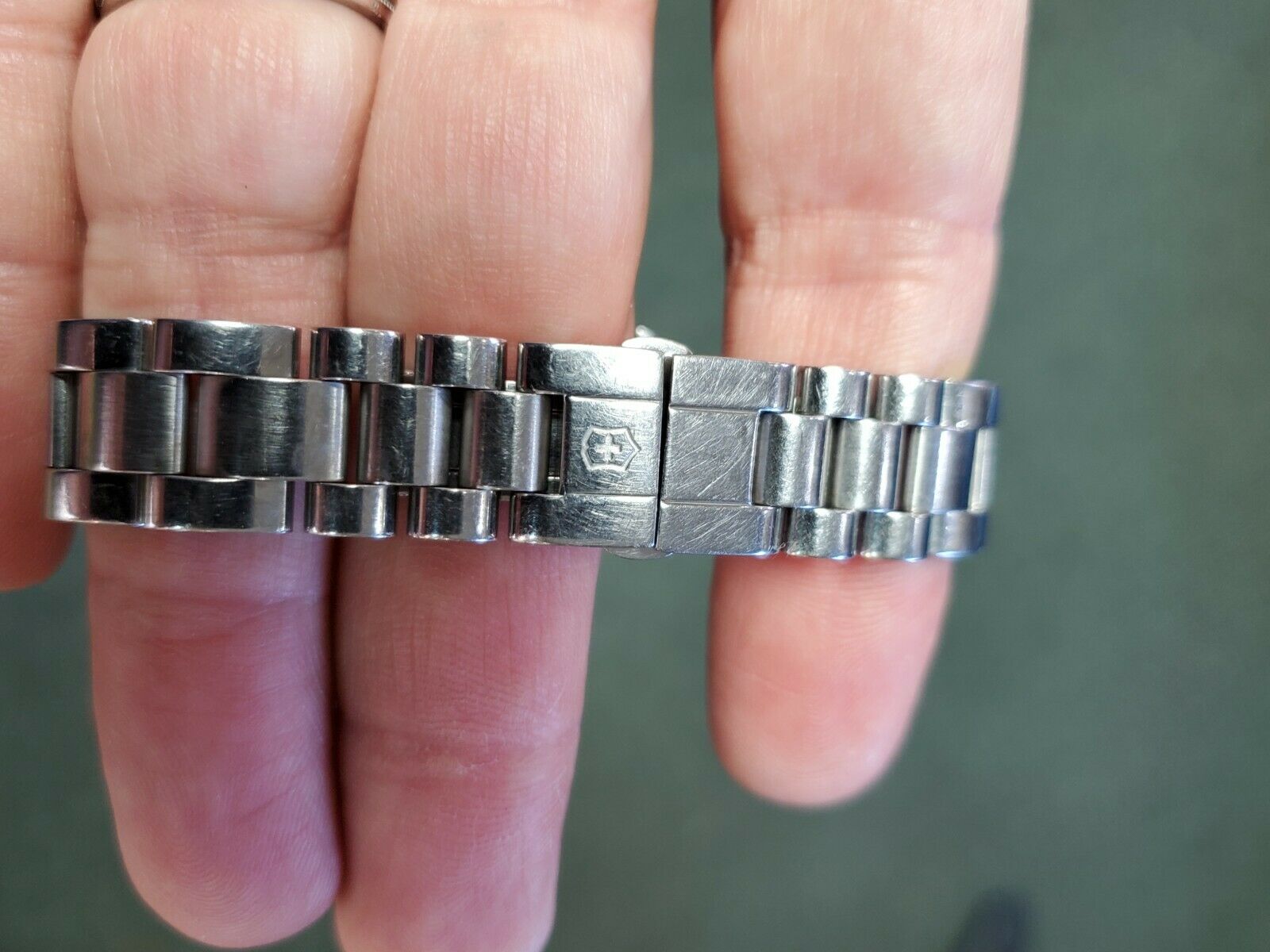 $675 Swiss Army Ladies 241155 Pearl Diamond Dial Watch