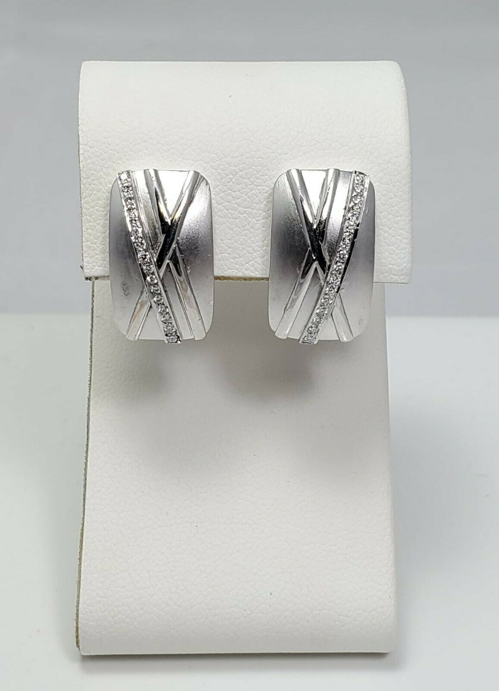 Gorgeous 18k White Gold Diamond Earrings
